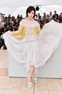 CANNES, FRANCE - MAY 13: Actress Soko attends the "The Dancer (La Danseuse)" photocall during the 69th annual Cannes Film Festival at the Palais des Festivals on May 13, 2016 in Cannes, France. (Photo by Pascal Le Segretain/Getty Images)